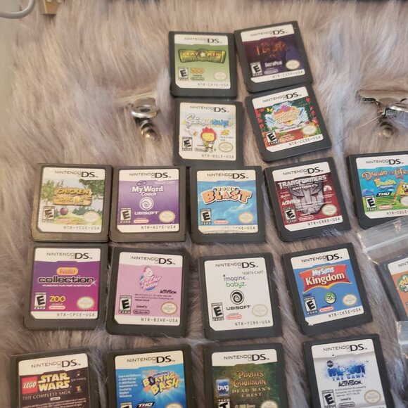 Nintendo DS, 21 games ,stylus,  case all cords and cordless headphones - Picture 5 of 9